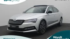 Zilver, metallic lak Gebruikt 2023 Skoda Superb Business Line Hatchback | € 36.900 (Eerlijke prijs)