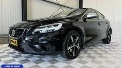 Zwart Gebruikt 2018 Volvo V40 R-Design Stationwagen | € 19.995 (Eerlijke prijs)