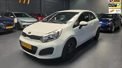 Wit Gebruikt 2014 Kia Rio Comfort Hatchback | € 7.495 (Eerlijke prijs)