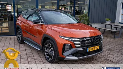 Oranje (metallic) Occasion 2024 Hyundai Tucson Premium SUV | € 41.940 (Eerlijke prijs)