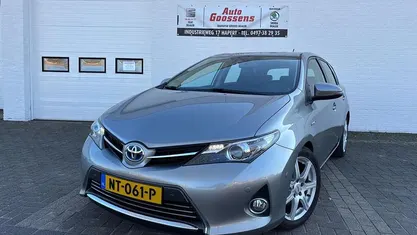 Grijs (metallic) Gebruikt 2013 Toyota Auris Hybrid Hatchback | € 9.995 (Eerlijke prijs)