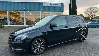 Zwart Gebruikt 2013 Mercedes B180 Ambition MPV | € 11.995 (Eerlijke prijs)