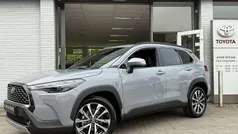 Grijs, metallic lak Nieuw 2024 Toyota Corolla Cross Style SUV | € 42.999 (Eerlijke prijs)