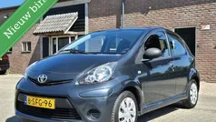 Grijs Gebruikt 2013 Toyota Aygo Hatchback | € 4.199 (Eerlijke prijs)