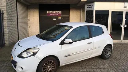 Wit Occasion 2011 Renault Clio II Authentique Hatchback | € 999 (Super prijs)