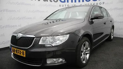 Bruin Gebruikt 2009 Skoda Superb Business Line Hatchback | € 3.990 (Super prijs)