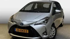 Grijs Gebruikt 2017 Toyota Yaris Hatchback | € 14.950 (Eerlijke prijs)