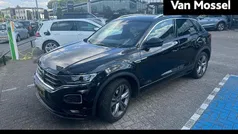 Zwart Gebruikt 2022 VW T-Roc Pro SUV | € 28.900 (Eerlijke prijs)