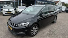 Zwart Gebruikt 2017 VW Touran Highline MPV | € 18.950 (Goede deal)