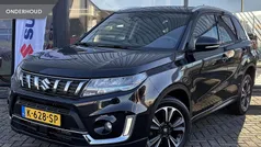 Zwart Gebruikt 2021 Suzuki Vitara Style SUV | € 21.400 (Eerlijke prijs)