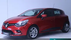 Rood Gebruikt 2017 Renault Clio IV Zen Hatchback | € 11.220 (Eerlijke prijs)