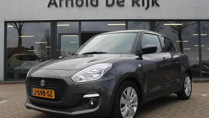 Grijs Gebruikt 2020 Suzuki Swift Hatchback | € 14.950 (Eerlijke prijs)