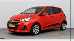 Tomato red (ttr) Gebruikt 2019 Hyundai i10 Premium Hatchback | € 10.700 (Eerlijke prijs)