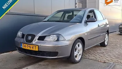 Grijs (metallic) Gebruikt 2004 Seat Ibiza Reference Hatchback | € 1.999 (Eerlijke prijs)