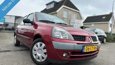 Rood Gebruikt 2003 Renault Clio II Expression Hatchback | € 950 (Goede deal)