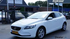 Wit Gebruikt 2014 Volvo V40 Momentum Stationwagen | € 10.950 (Eerlijke prijs)