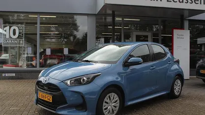 Blauw Gebruikt 2021 Toyota Yaris Hybrid Hatchback | € 18.400 (Eerlijke prijs)