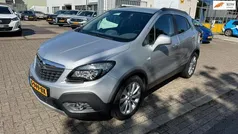 Grijs, metallic lak Gebruikt 2015 Opel Mokka Cosmo SUV | € 9.850 (Eerlijke prijs)