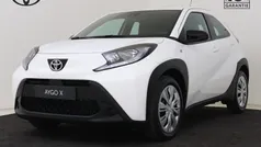 Wit Gebruikt 2024 Toyota Aygo Play Hatchback | € 20.950 (Eerlijke prijs)