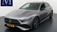 Grijs Gebruikt 2023 Mercedes A200 AMG line Hatchback | € 33.899 (Eerlijke prijs)