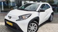 Wit Gebruikt 2022 Toyota Aygo Play Hatchback | € 14.750 (Eerlijke prijs)