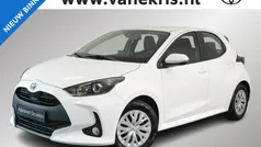 Wit Gebruikt 2023 Toyota Yaris Hybrid Active Hatchback | € 21.942 (Eerlijke prijs)
