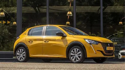 Occasion Peugeot e-208 Active 100 kW (136 PK) 2022 Geel Hatchback