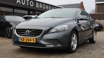 Grijs (metallic) Gebruikt 2013 Volvo V40 Momentum Hatchback | € 6.950 (Eerlijke prijs)