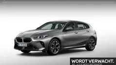 Grijs, metallic lak Gebruikt 2024 BMW 120 Comfort Edition Hatchback | € 39.900 (Super prijs)