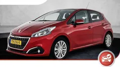 Rood Gebruikt 2018 Peugeot 208 Signature Sky Hatchback | € 10.925 (Eerlijke prijs)
