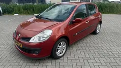 Rood Gebruikt 2007 Renault Clio II Hatchback | € 2.650 (Eerlijke prijs)