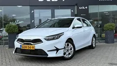 Wit Gebruikt 2024 Kia Ceed Hatchback | € 23.945 (Eerlijke prijs)