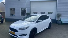 Wit Gebruikt 2017 Ford Focus ST-Line Hatchback | € 13.250 (Eerlijke prijs)