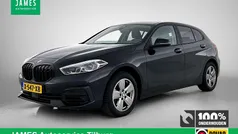 Zwart, metallic lak Gebruikt 2023 BMW 116 Basis Hatchback | € 23.945 (Goede deal)