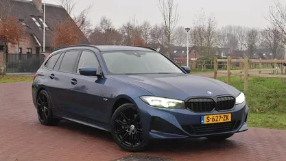 Blauw Gebruikt 2023 BMW 330e Stationwagen | € 31.490 (Super prijs)