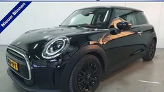 Gebruikt 2022 Mini ONE Business Hatchback | € 17.995 (Eerlijke prijs)