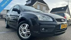Zwart Gebruikt 2005 Ford Focus Ghia Sedan | € 1.499 (Eerlijke prijs)