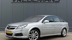 Grijs Gebruikt 2006 Opel Vectra GTS Executive Hatchback | € 850 (Eerlijke prijs)
