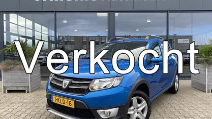 Blauw Occasion 2013 Dacia Sandero Lauréate Hatchback | € 6.850 (Eerlijke prijs)