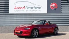 Soul red crystal (donker rood metallic) Gebruikt 2023 Mazda MX5 Luxury Cabriolet | € 31.945 (Eerlijke prijs)