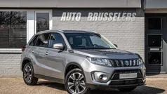 Grijs, metallic lak Gebruikt 2023 Suzuki Vitara Style SUV | € 25.895 (Eerlijke prijs)