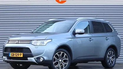 Occasion Mitsubishi Outlander Edition 203 PK (149 kW) 2015 Grijs SUV