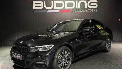 Zwart Gebruikt 2022 BMW 320 Efficient Dynamics Sedan | € 27.950 (Eerlijke prijs)