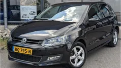 Zwart, metallic lak Gebruikt 2013 VW Polo Life Hatchback | € 8.950 (Eerlijke prijs)