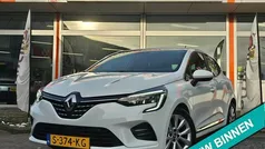 Wit Gebruikt 2023 Renault Clio V Intens Hatchback | € 16.950 (Eerlijke prijs)