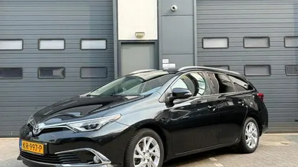 Zwart Occasion 2016 Toyota Auris Touring Sports Stationwagen | € 12.995 (Eerlijke prijs)