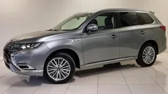 Grijs Gebruikt 2021 Mitsubishi Outlander P-HEV Intense+ SUV | € 28.745 (Eerlijke prijs)