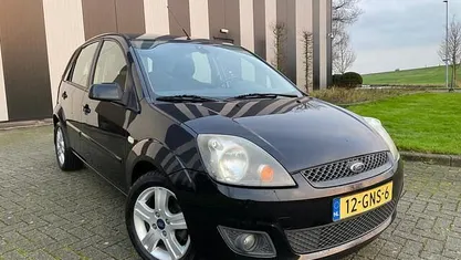 Zwart Gebruikt 2008 Ford Fiesta Futura Hatchback | € 1.950 (Eerlijke prijs)