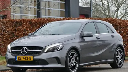 Grijs Gebruikt 2016 Mercedes A180 AMG line Hatchback | € 14.950 (Eerlijke prijs)