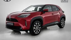 Rood, metallic lak Gebruikt 2022 Toyota Yaris Cross SUV | € 28.450 (Eerlijke prijs)